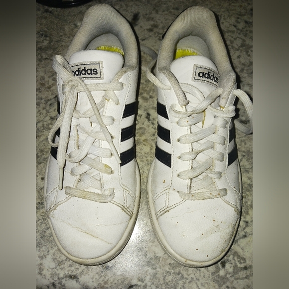 Black and White Adidas Superstars Size 7 - Picture 2 of 4